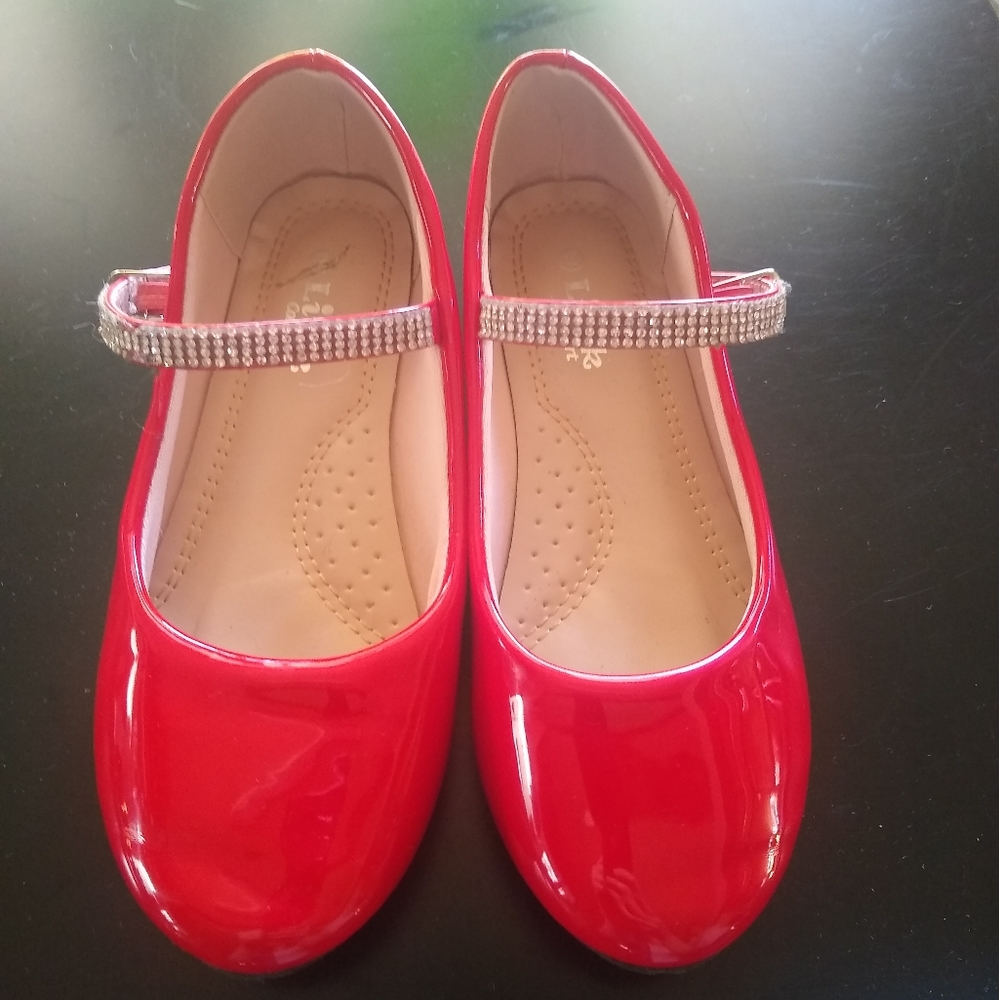 Little girl's dress shoes